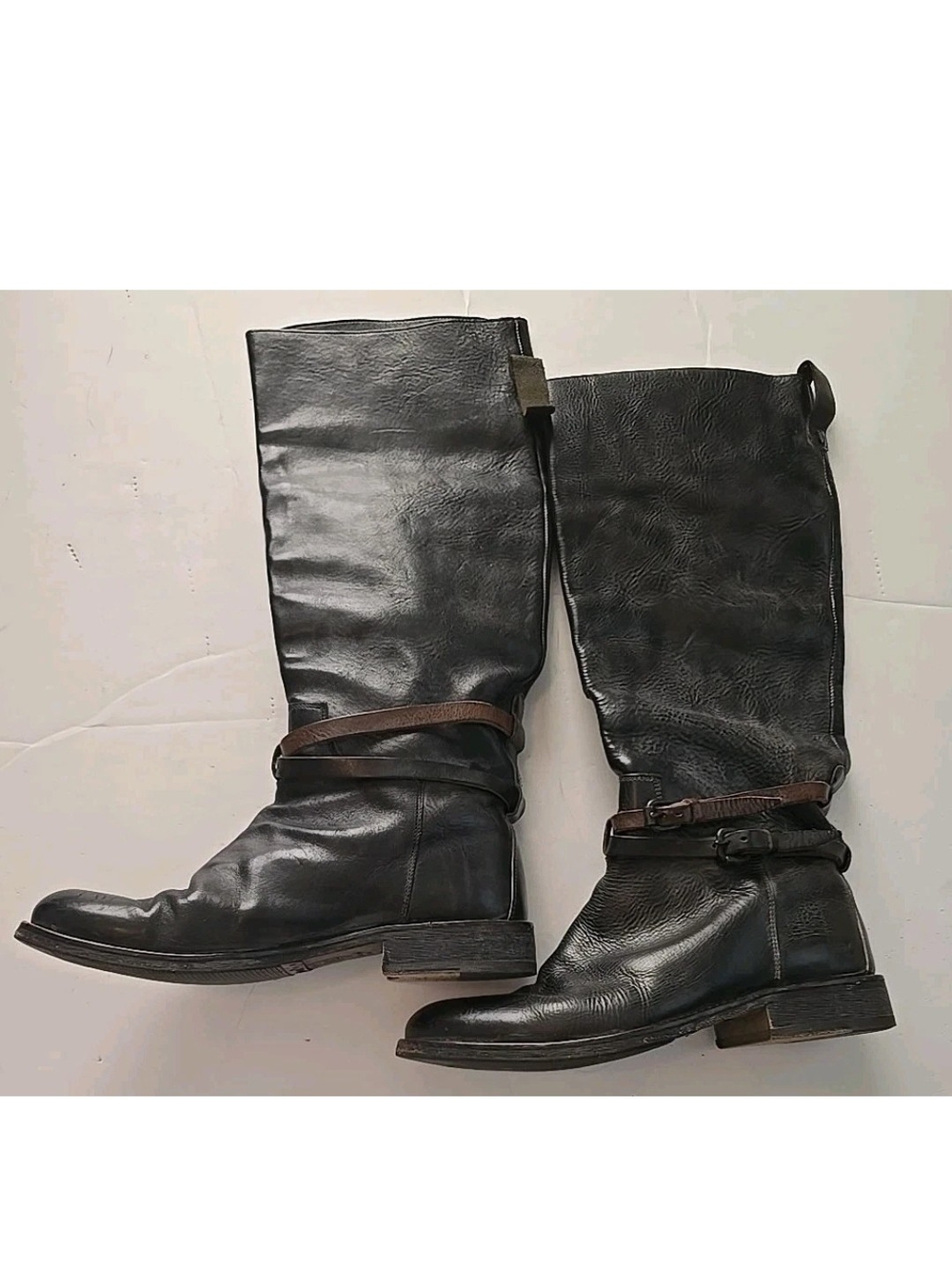 HTC Womans  Black Leather High Riding  Boots with Brown Straps Size 8